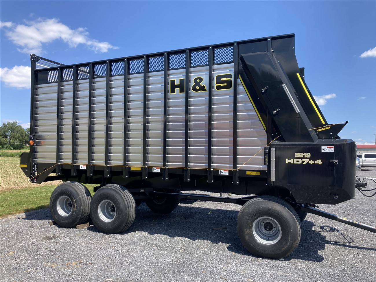 2024 H&S 7+4 19' FORAGE BOX