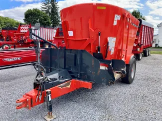 KUHN/KNIGHT VT144 VERTICAL MIXER - Front Left