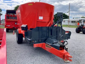 KUHN/KNIGHT VT144 VERTICAL MIXER - Front Right