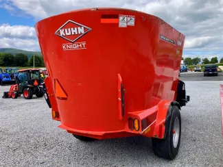 KUHN/KNIGHT VT144 VERTICAL MIXER - Back Right