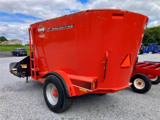 KUHN/KNIGHT VT144 VERTICAL MIXER - Back Left