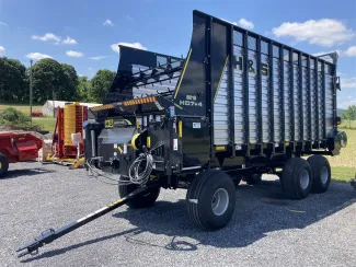 2024 H&S 7+4 19' FORAGE BOX - Front Left
