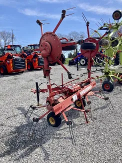 NEW HOLLAND 163 HAY TEDDER