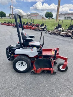 EXMARK RADIUS E ZERO-TURN MOWER