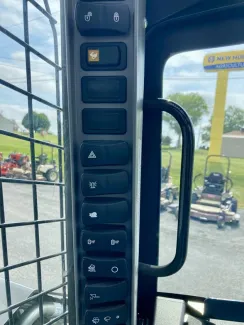 NEW HOLLAND L334 SKID-STEER
