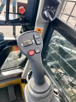 NEW HOLLAND L334 SKID-STEER
