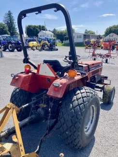 1990 CASE IH 245 TRACTOR