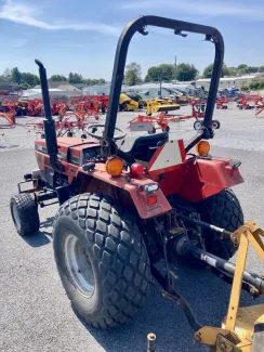 1990 CASE IH 245 TRACTOR