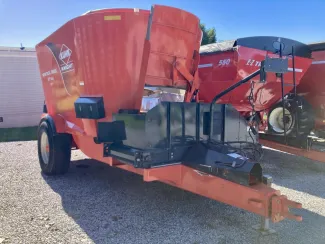 2013 KUHN/KNIGHT VT144 VERTICAL MIXER