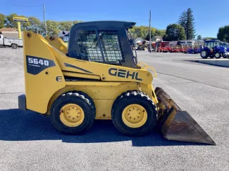 2011 GEHL 5640E SKID-STEER