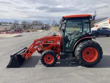KIOTI DK4220SE CAB W/ LOADER