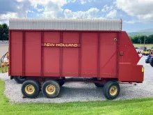 NEW HOLLAND 816 FORAGE WAGON